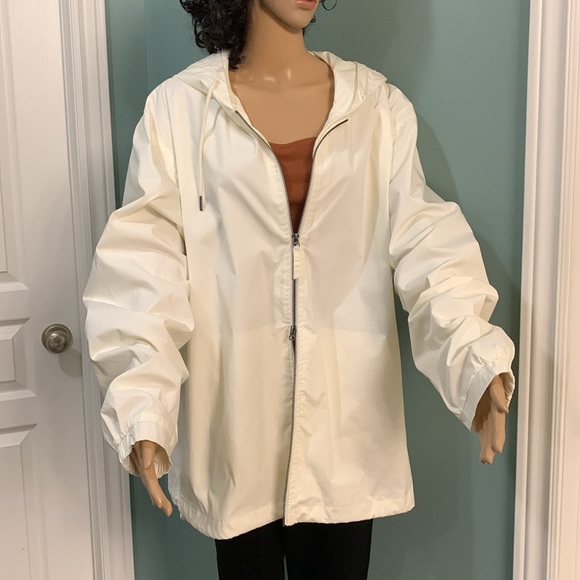 XL Zara Windbreaker in Cream with Hood - Picture 10 of 14